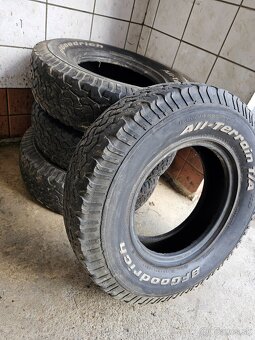 BfGoodrich All terrain 235 / 85 R16 - 2