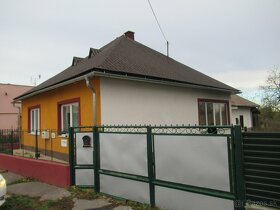 Rodinný dom s pekným pozemkom a novou strechou v obci Bruty. - 2