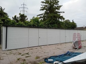 Plechová garáž 21x3m - 2