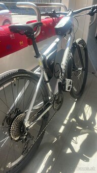 Predám SPECIALIZED Sirrus X 3.0 trekingový bicykel - 2