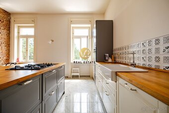 Na PREDAJ 4i staromestský 130m2 byt v srdci mesta Nitra - 2