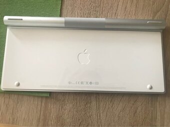 Bezdrôtová klávesnica na baterky APPLE - 2