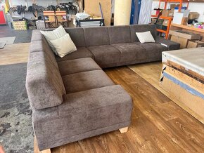Predám hnedý rohovy gauč 3,2mx2,7m - 2