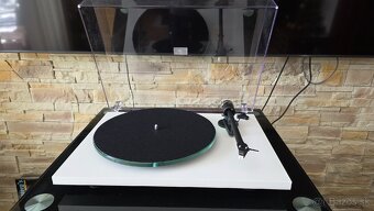 Gramofon Pro-ject - 2