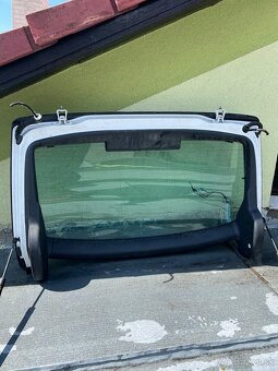 Superb 2 zadne okno sedan - 2