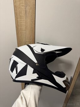 Fox motorkárska prilba - 2