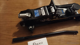 Hydraulický zdvihák. - 2