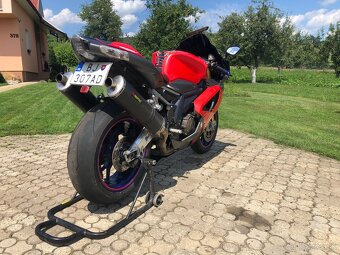 Aprilia RSV 1000 - 2