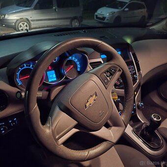 Chevrolet Cruze LS - 2