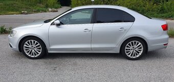 Volkswagen Jetta 2,0 TDI Highline manuál - 2