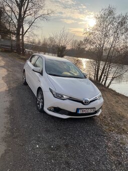 Toyota Auris hybrid 1.8 CVT Automat - 2