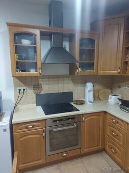 Kuchynská linka + elektrospotrebiče + stoly a stoličky - 2