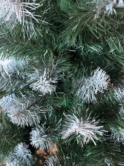 Nový umelý vianočný stromček – 1,5 m - 2