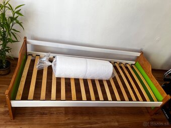 Detská posteľ 200x90 s roštom a matracom - 2