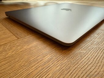 MacBook Air 13” Retina (2020) - 2