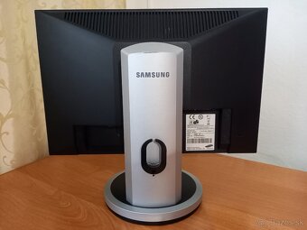 SAMSUNG SyncMaster™ 940BW 19" 48.5CM - 2