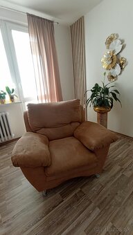 Hnedé relaxačné kreslo - 2