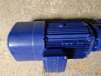 Predám nový prevodovaný el.motor 4kW 83ot - 2