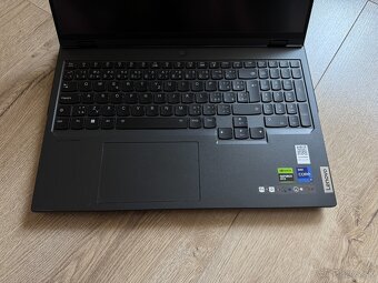 Lenovo Legion Pro 7 16IRX8H - 2