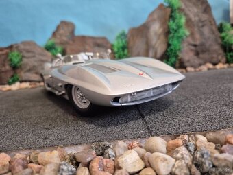 Prodám model 1:18 Chevrolet corvette stingray 1959 Autoart - 2
