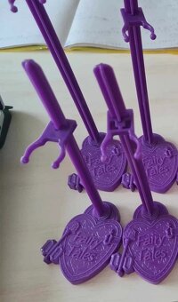babika stojan tip monster high - 2