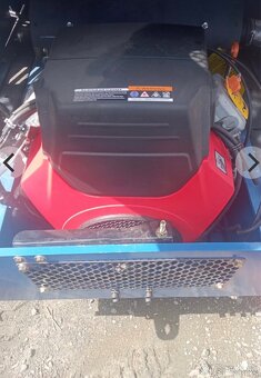 kĺbový nakladač 1200kg - 2