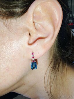 Zlaté náušnice s modrým topásom, rubínmi a diamantmi - 2