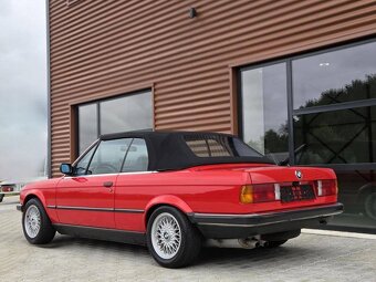 BMW 3-série Cabrio 320i (E30) z roku 1990 - 2