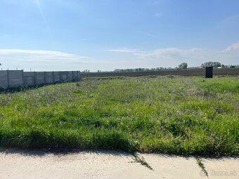 Pozemok vhodný na výstavbu, s domom aj bez domu, cena dohodo - 2