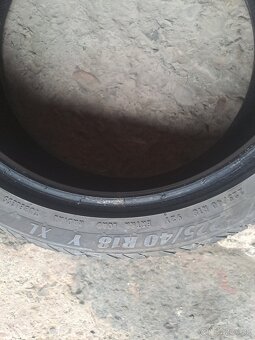 225/40 R18 - 2