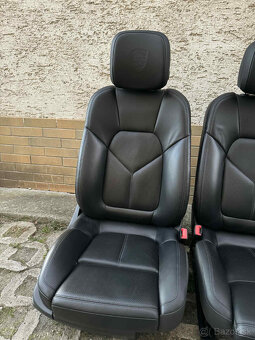 Sedadlá + tapacíre (čierna koža) Porsche Macan 95B - 2