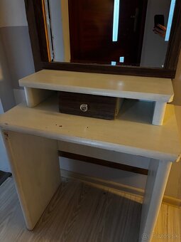 Toaletný stolík - 2