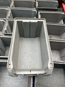 plastový zásobník - 2