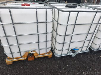Predám ibc kontajner 1000l plastová nádrž - 2
