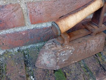 Predám staré žehličky - 2