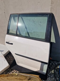 Pravé dvere Vw Touran 2012 - 2