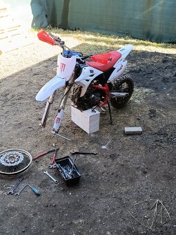 Pokazený pitbike 125ccm - 2