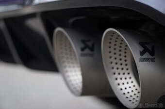 Matná dvojitá Nerezová koncovka výfku s logom akrapovič - 2