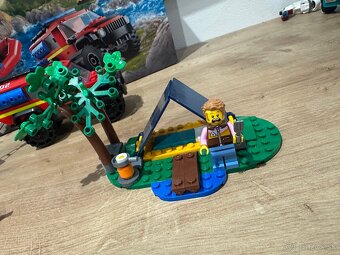 Lego city Hasičské auto 4x4 a záchranná loď - 2