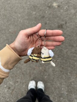 Párové prívesky – Mačičky s krídlami včielky - 2