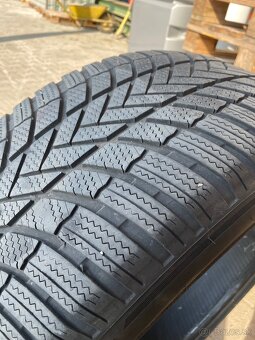 285/45 R21 - 2