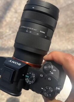 Sony A7 III: - 2