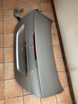 W211 zadné kufrove dvere - 2