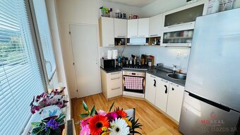 Na predaj veľkometrážny 2-izbový byt 63 m2 s balkónom a špaj - 2