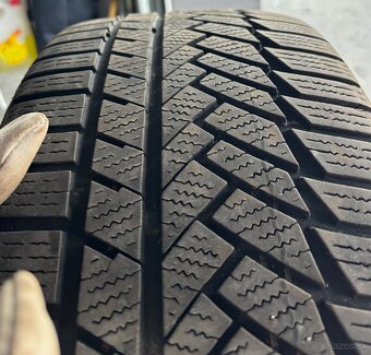 235/40 r19 zn.Continental - 2