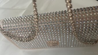 Kabelky guess - 2