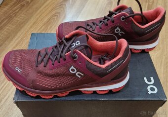 Nové tenisky ON W Cloudsurfer Mulberry/Coral - 2
