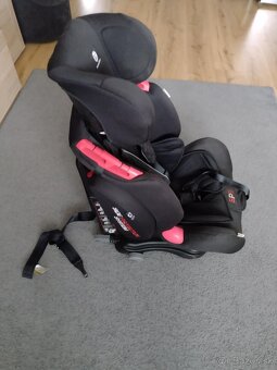 Predám autosedačku s isofixom petite&mars v super stave. - 2