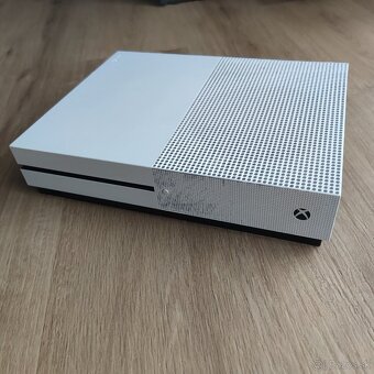 Xbox One S 500GB + Ovládač - 2