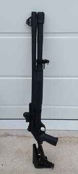 Poloautomatická brokovnica kaliber 12 - 2